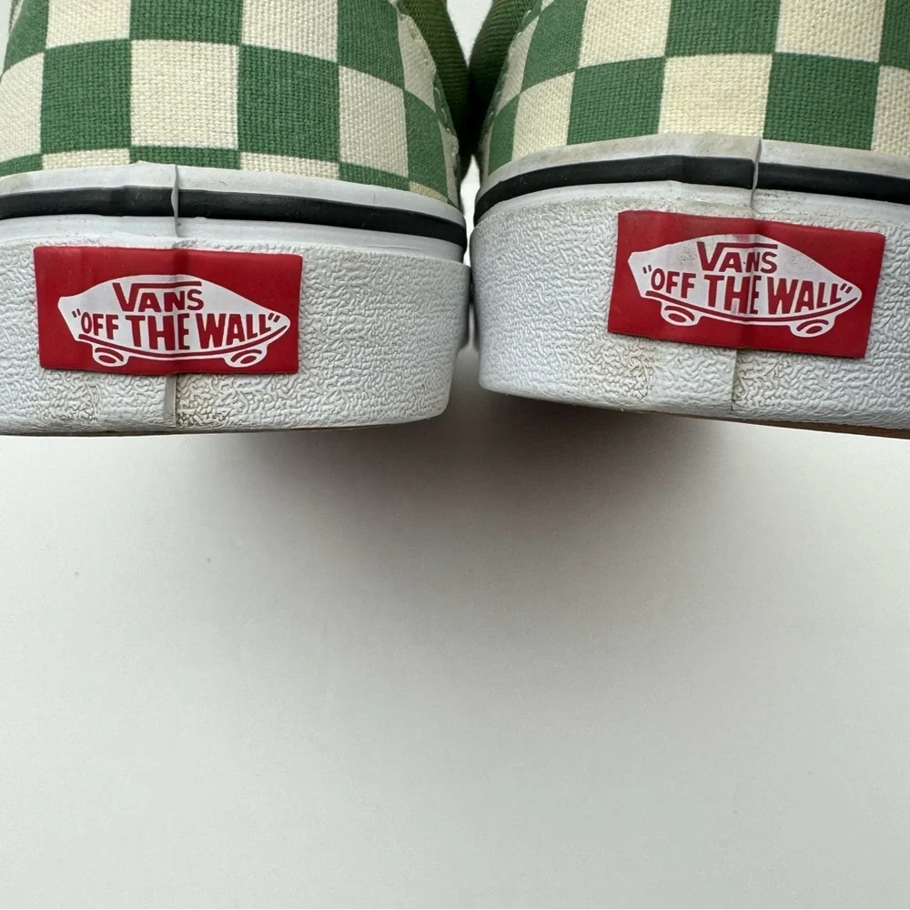 Vans Unisex Classic Slip-On’s. Green/ white. Men’s size 8.5, women’s size 10.